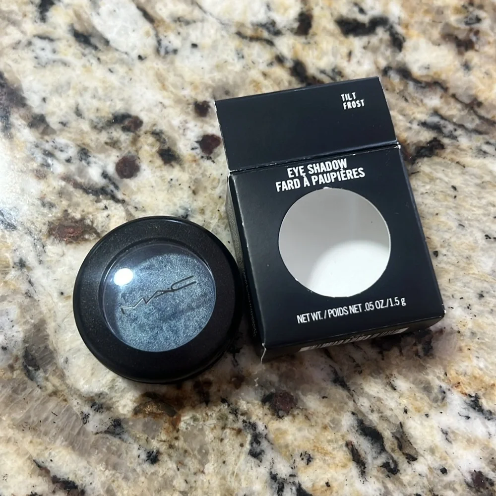🌙♣️Mac Tilt Frost Eyeshadow